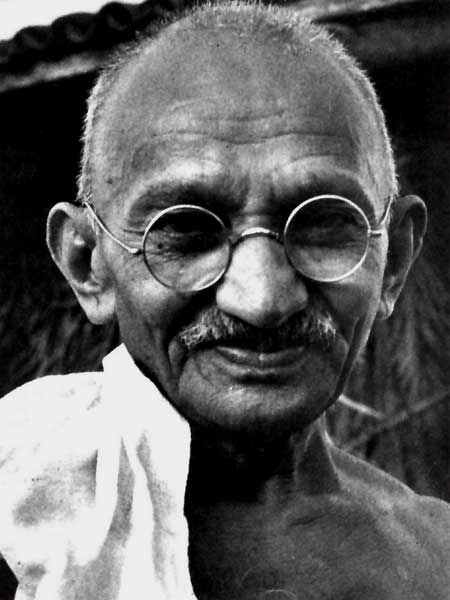 20070422020306-20070411122423-gandhi-1.jpg