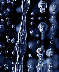 20070801112618-gotas-agua-ducha.jpg